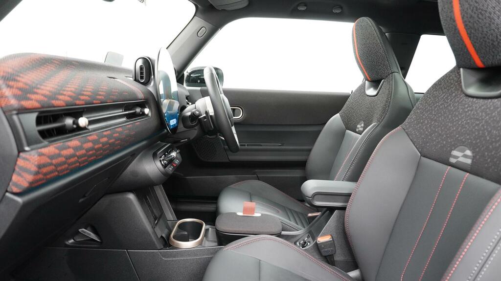 Mini Hatch 1.5 C Exclusive Level 2 Black #7