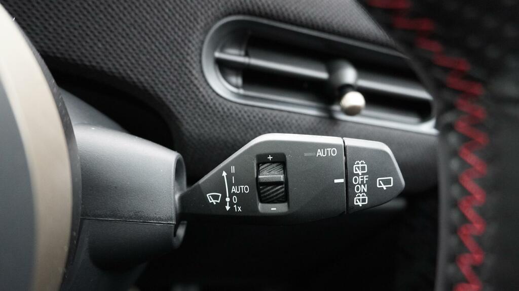 Mini Hatch 1.5 C Exclusive Level 2 Black #18