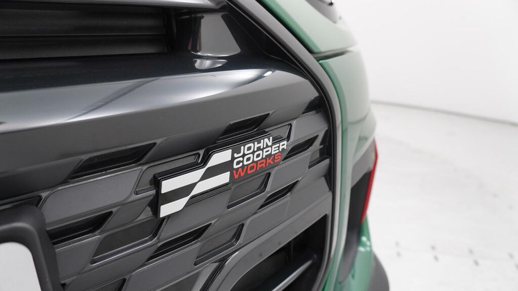 Mini Hatch 1.5 C Exclusive Level 2 Black #30