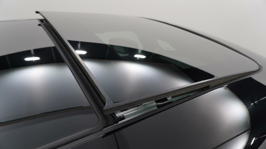 Mini Hatch 1.5 C Exclusive Level 2 Black #26