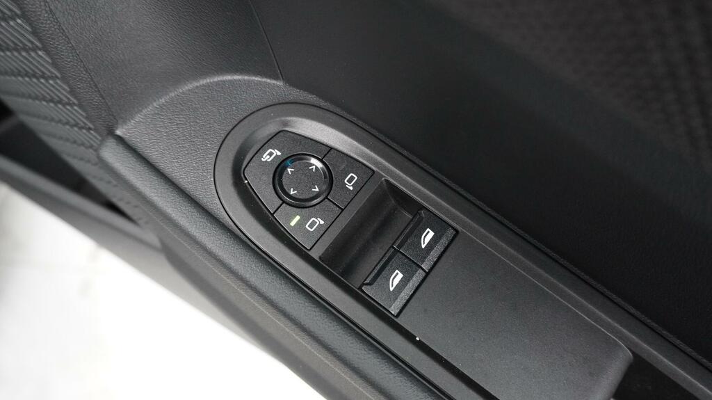 Mini Hatch 1.5 C Exclusive Level 2 Black #28