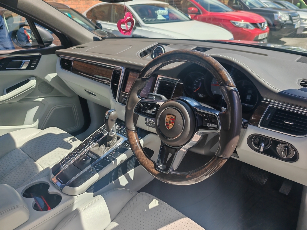 Porsche Macan 3.0 D S Pdk 258 Bhp Black #10