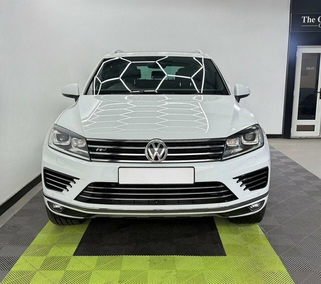 Volkswagen Touareg 3.0 Tdi V6 Bluemotion MK17YGM White #3