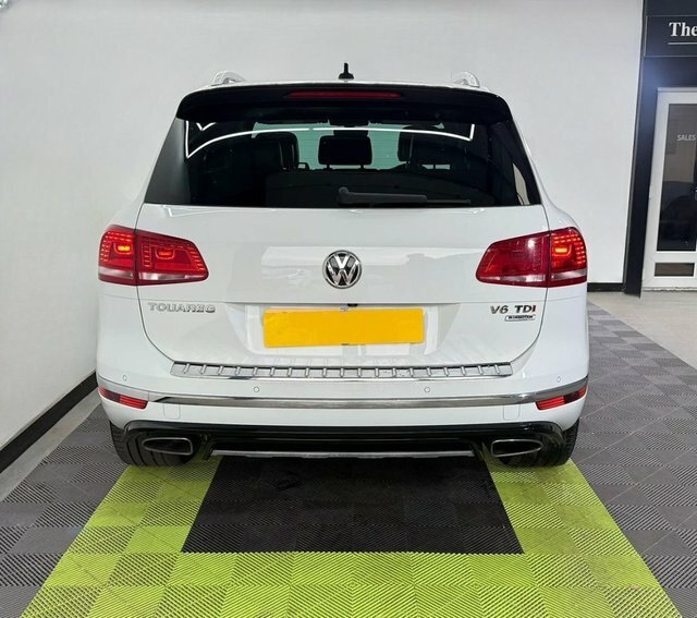 Volkswagen Touareg 3.0 Tdi V6 Bluemotion MK17YGM White #4