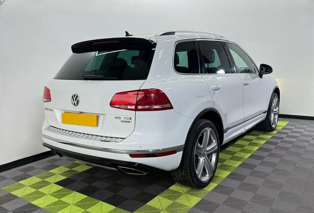 Volkswagen Touareg 3.0 Tdi V6 Bluemotion MK17YGM White #2