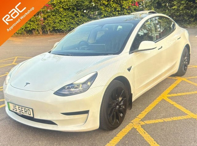Tesla Model 3 Standard Range Plus Saloon White
