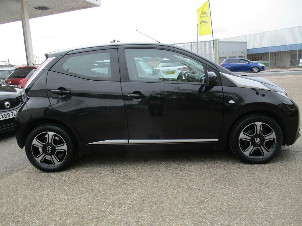 Toyota Aygo 1.0 Vvt-i X-clusiv LM65BEY Black #2