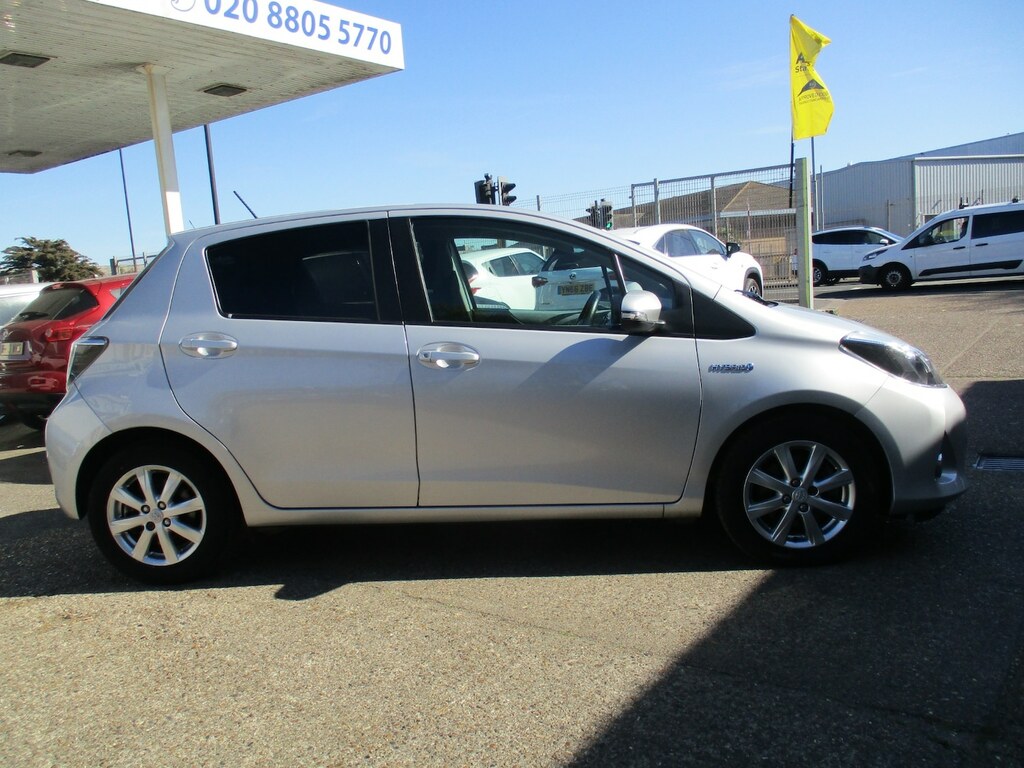 Toyota Yaris 1.5 Vvt-i Hybrid T4 Cvt Silver #3
