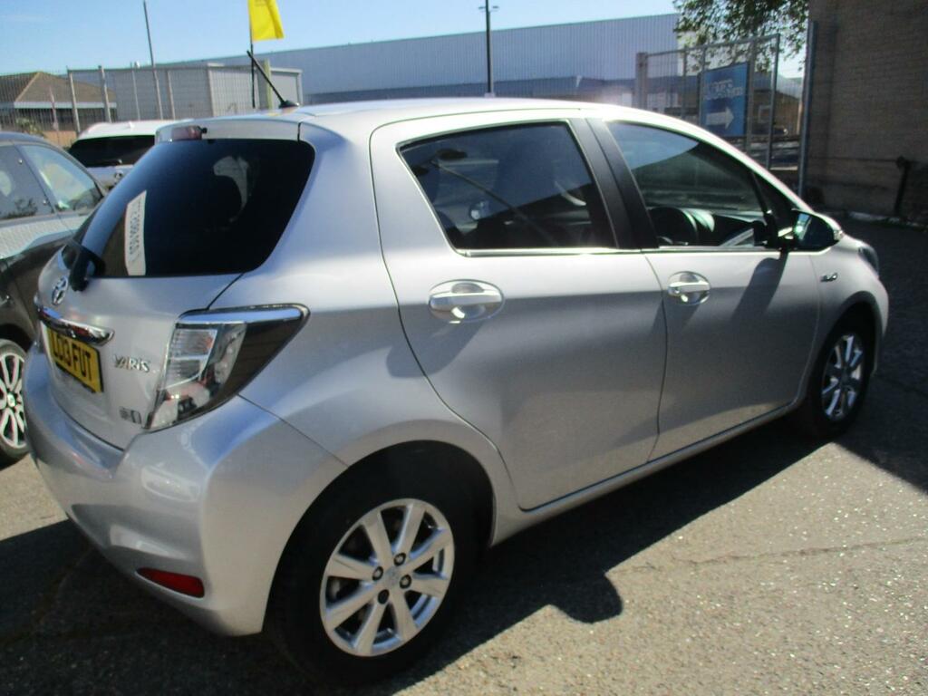 Toyota Yaris 1.5 Vvt-i Hybrid T4 Cvt Silver #4