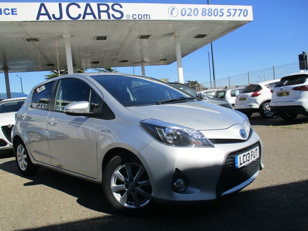 Toyota Yaris 1.5 Vvt-i Hybrid T4 Cvt Silver #2