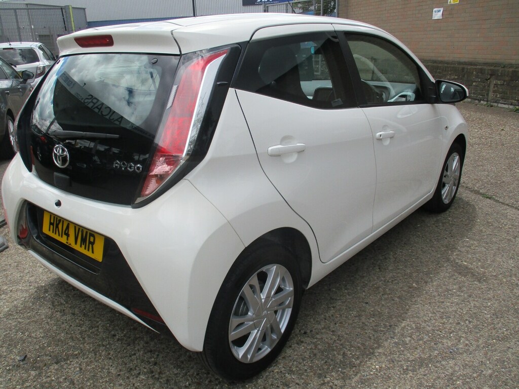Toyota Aygo 1.0 Vvt-i X-pression X-shift HK14VMR White #3