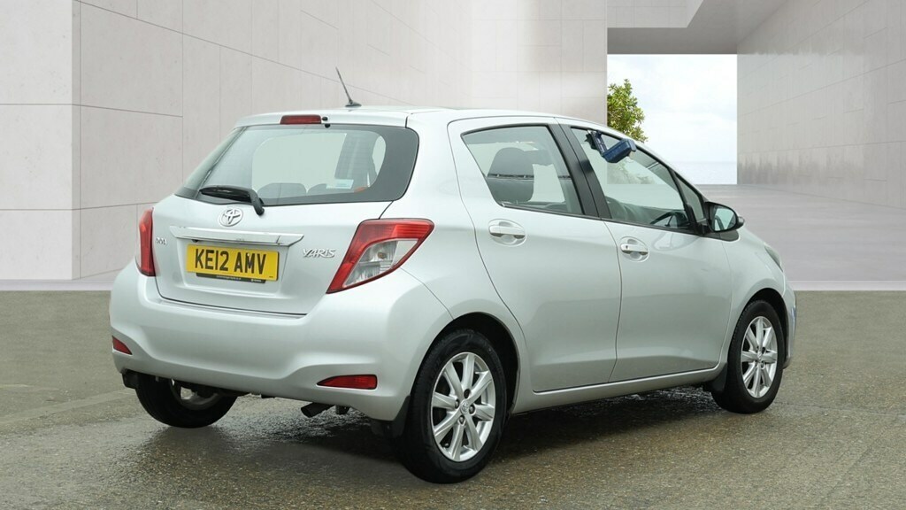 Toyota Yaris 1.33 Vvt-i T Spirit Multidrive S Silver #4