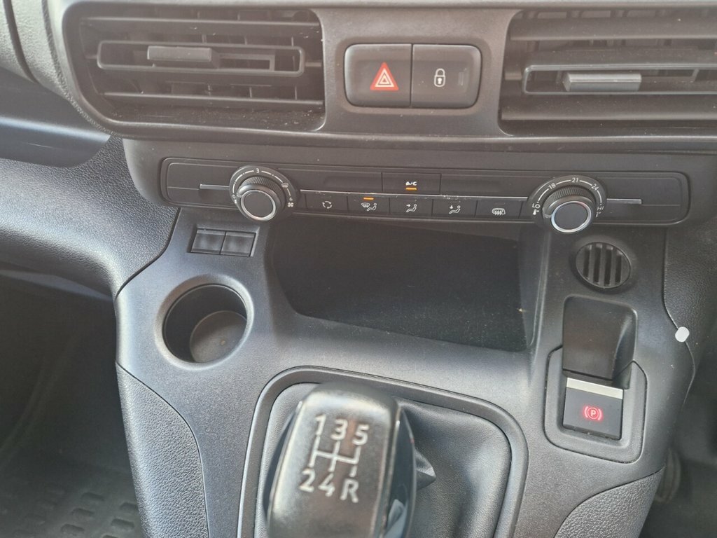 Peugeot Partner Professional White #20