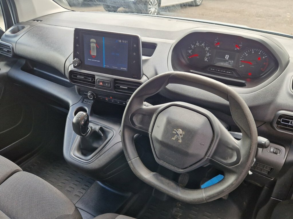 Peugeot Partner Professional White #15