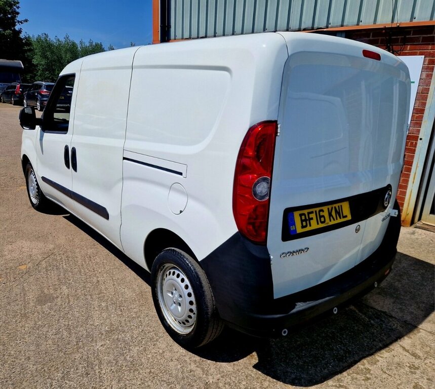 Vauxhall Combo Mpv White #4