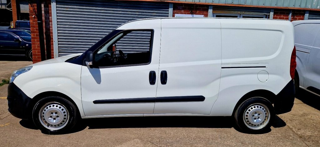 Vauxhall Combo Mpv White #3