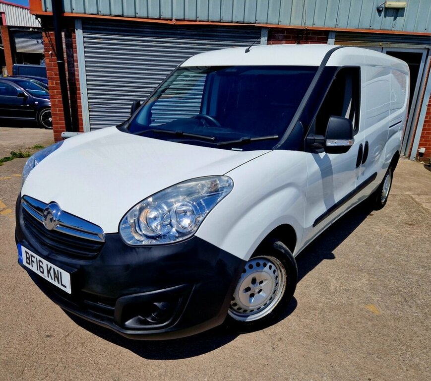 Vauxhall Combo Mpv White