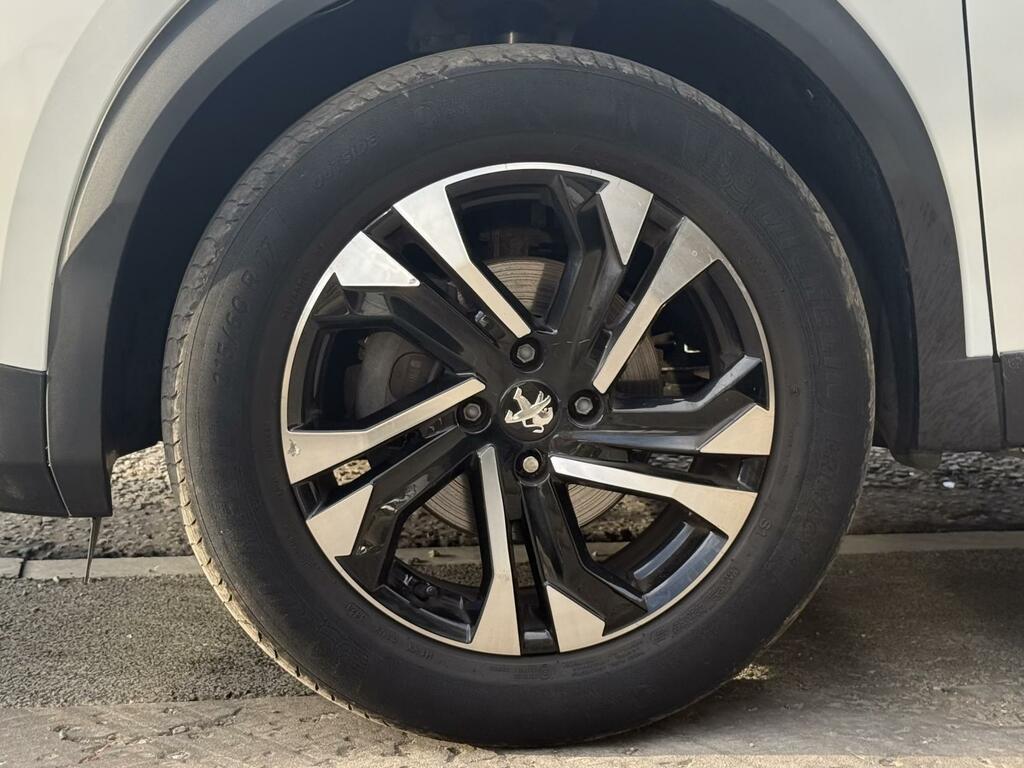 Peugeot 2008 1.2 Puretech Allure Premium Suv White #4