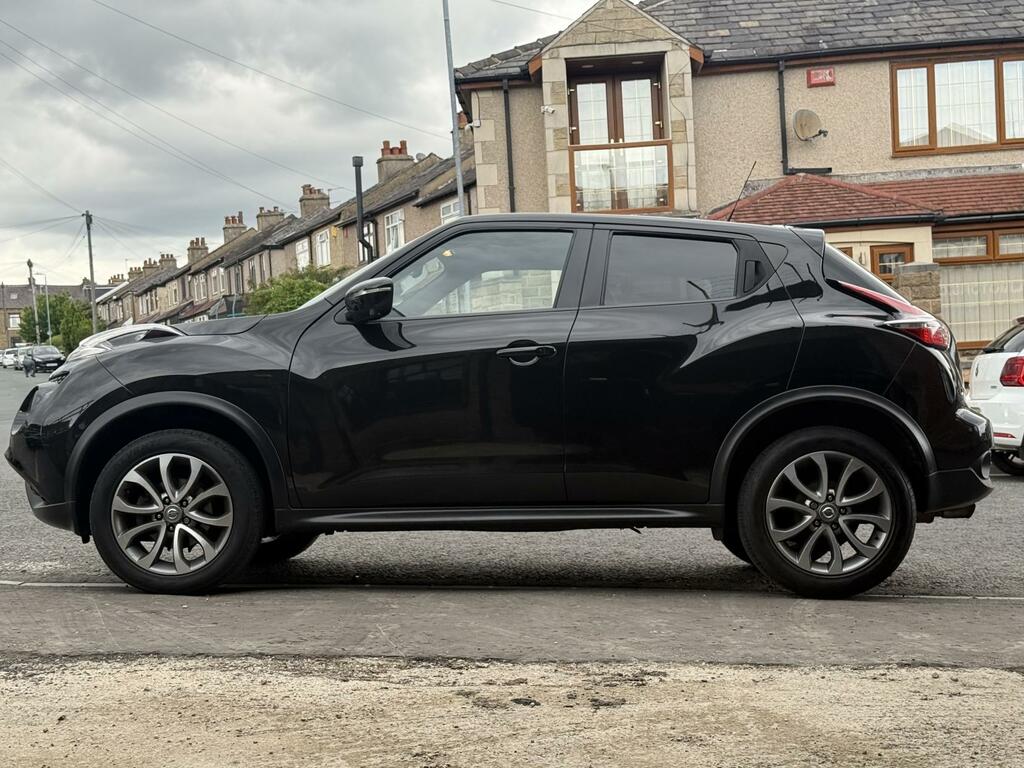 Nissan Juke Tekna Black #3
