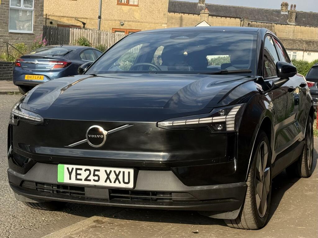 Volvo EX30 Twin Performance 69Kwh Plus Suv Black #2