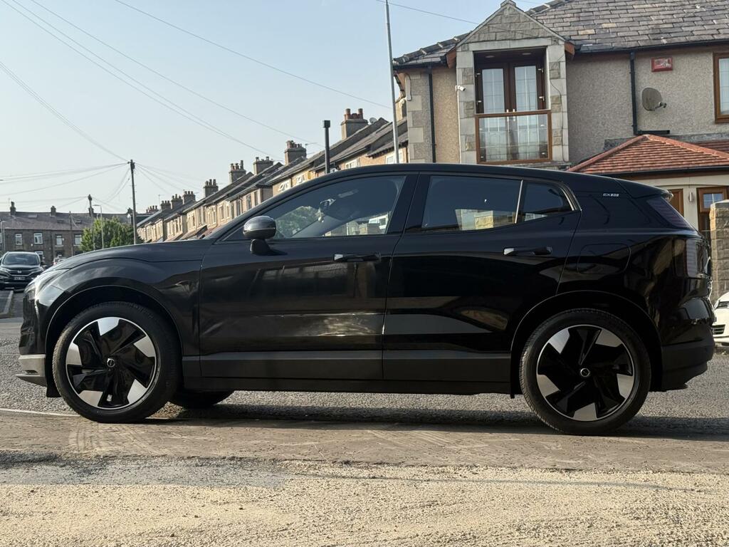 Volvo EX30 Twin Performance 69Kwh Plus Suv Black #3