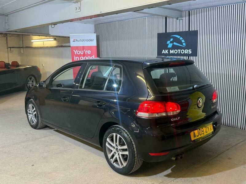 Volkswagen Golf 2.0 Tdi Se Dsg Black #4