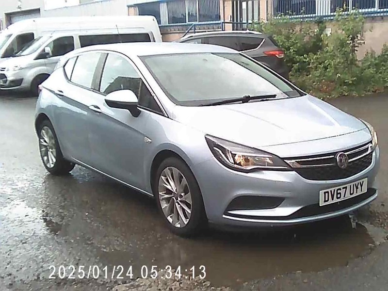 Vauxhall Astra Design Cdti DV67UYY Silver #3