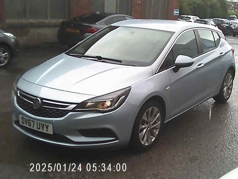 Vauxhall Astra Design Cdti DV67UYY Silver #2
