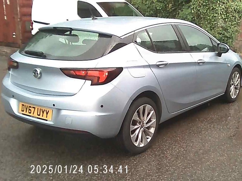 Vauxhall Astra Design Cdti DV67UYY Silver #5