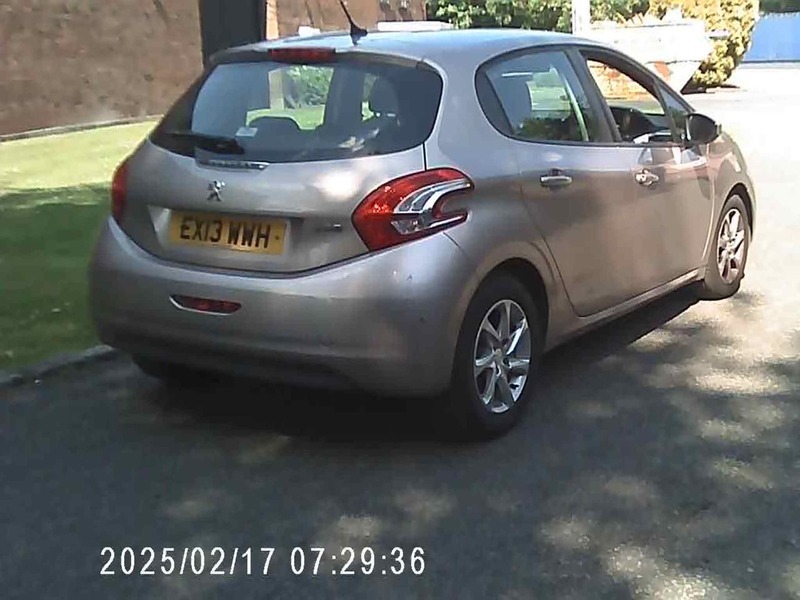 Peugeot 208 Active Pink #5