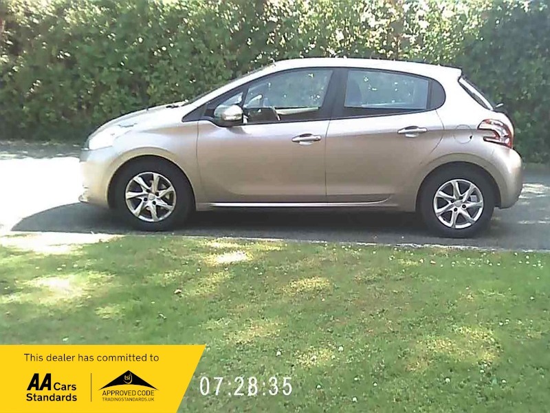 Peugeot 208 Active Pink