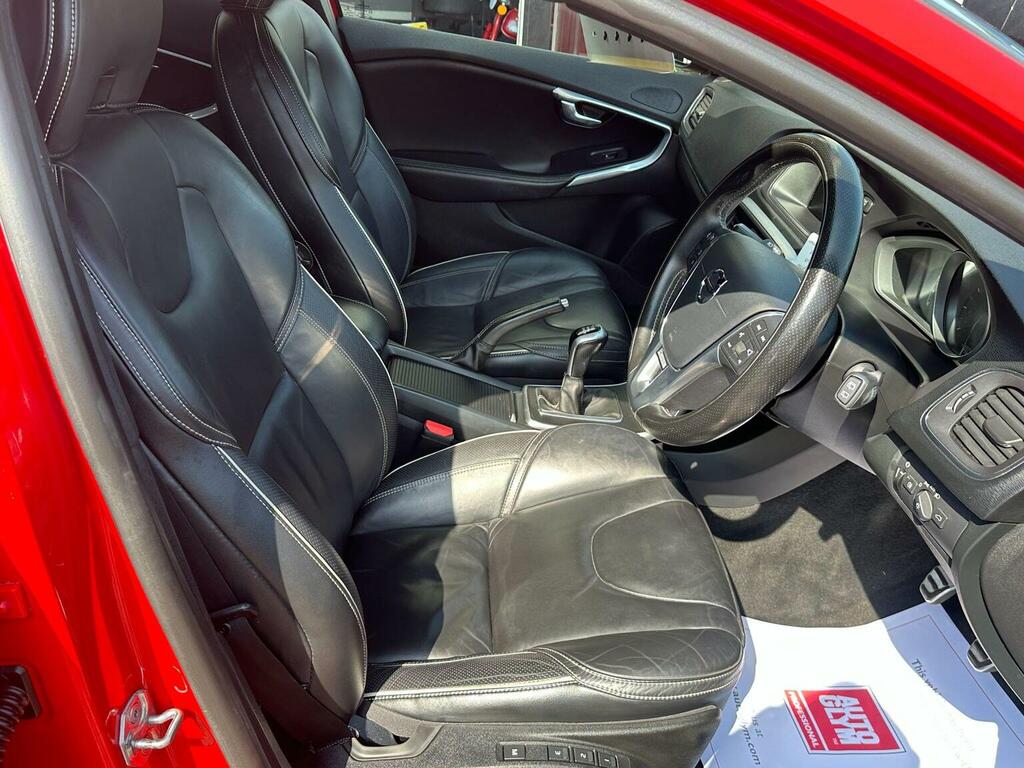 Volvo V40 2.0 T2 Momentum Nav Plus Euro 6 Ss White #17