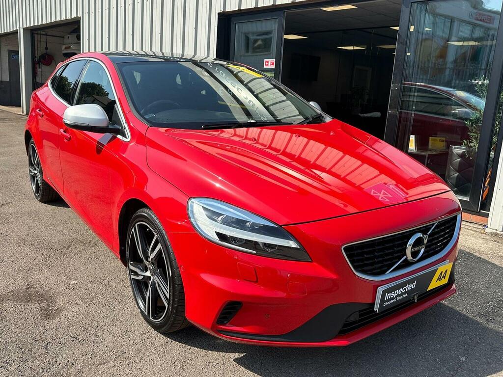 Volvo V40 2.0 T3 R-design Pro Euro 6 Ss Red