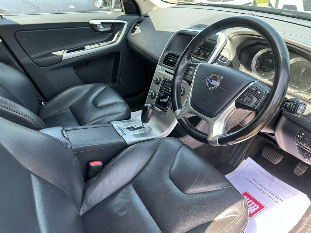 Volvo XC60 D3drive R-design Red #13