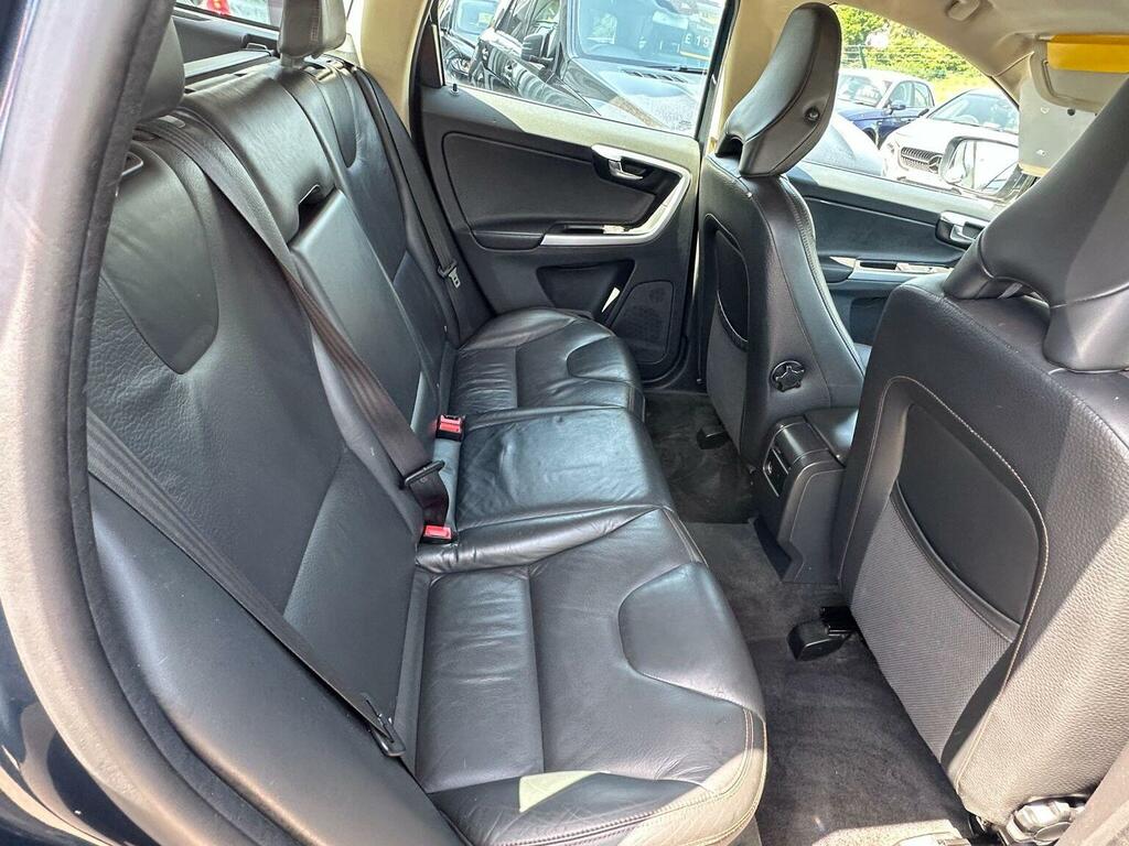 Volvo XC60 D3drive R-design Red #16