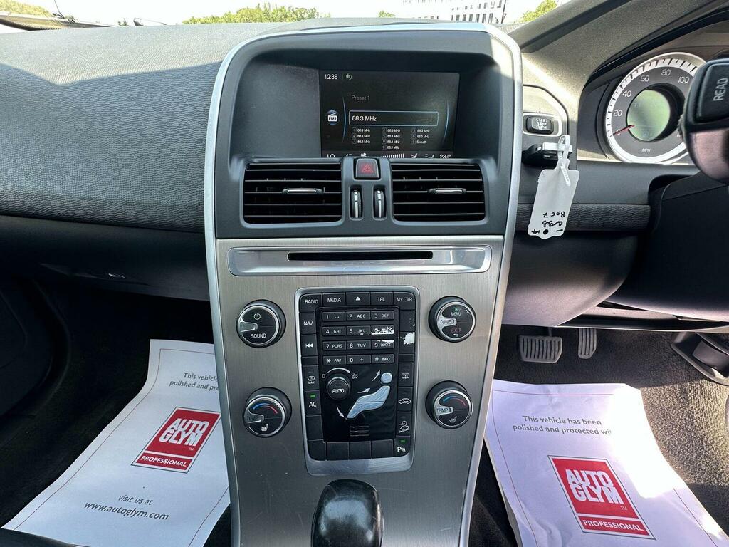 Volvo XC60 D3drive R-design Red #15