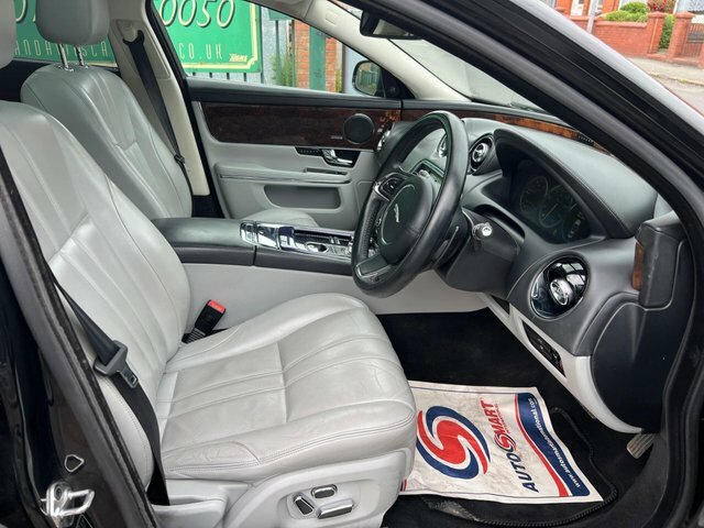 Jaguar XJ Diesel OV13RUU Black #4