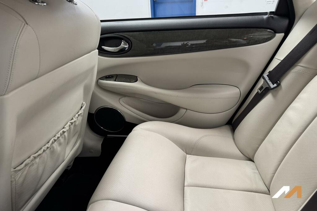 Jaguar XJ Green #12