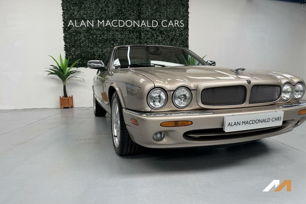Jaguar XJ Green #26