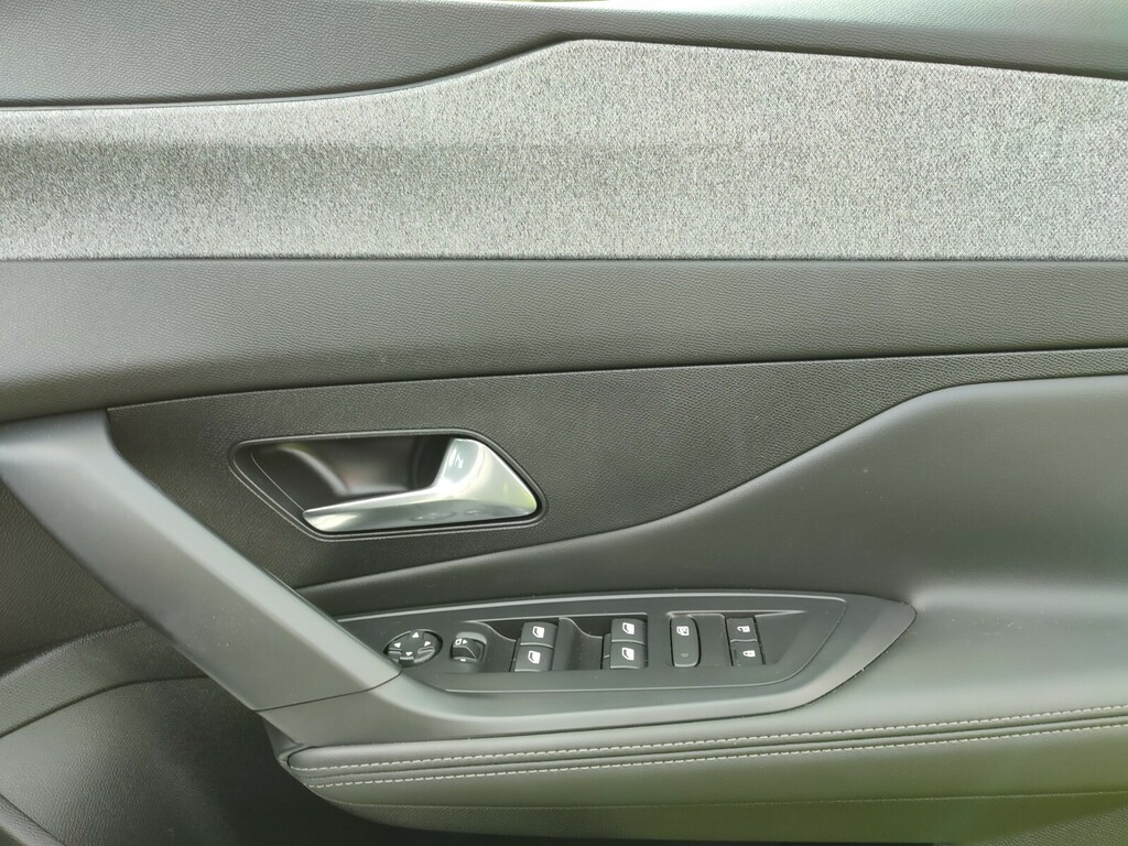 Peugeot 308 1.2 Puretech Active Premium Eat8 VK23XTE White #4