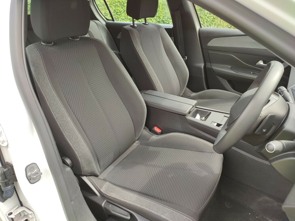 Peugeot 308 1.2 Puretech Active Premium Eat8 VK23XTE White #5