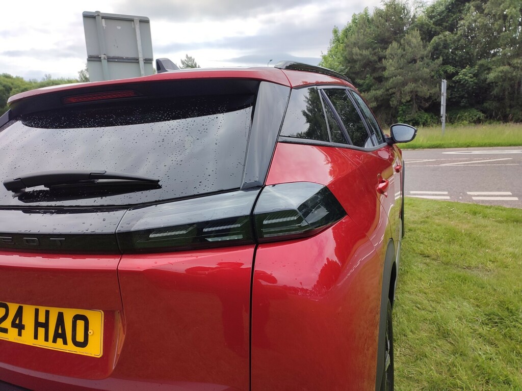 Peugeot 2008 1.2 Puretech 130 Allure Red #4