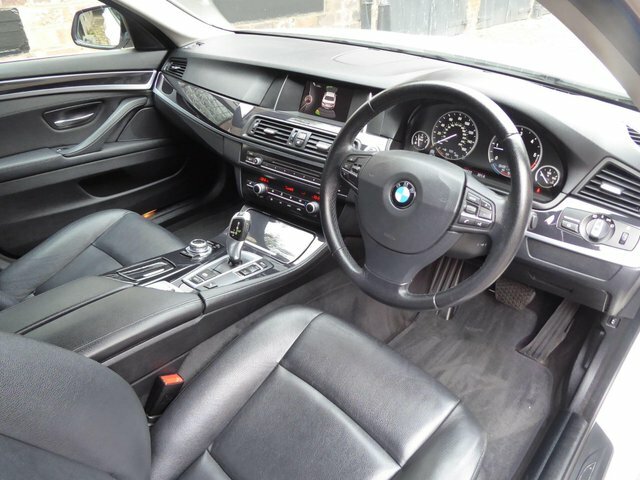 BMW 5 Series Estate Blue #9