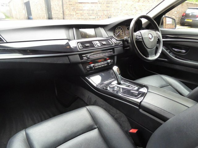 BMW 5 Series Estate Blue #11