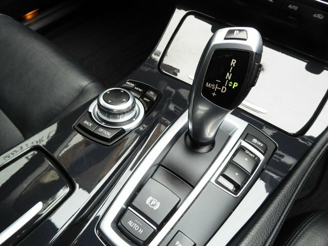 BMW 5 Series Estate Blue #19