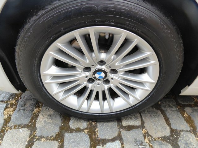 BMW 5 Series Estate Blue #7