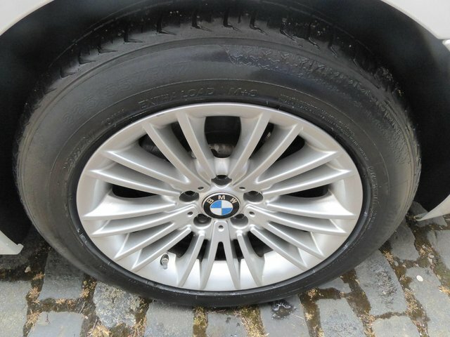 BMW 5 Series Estate Blue #8
