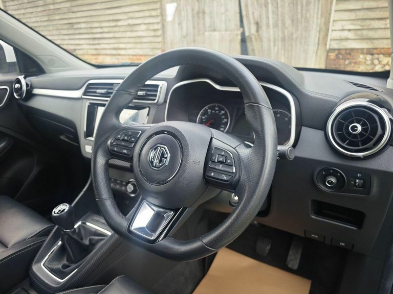 MG ZS Excite Hatchback Blue #9