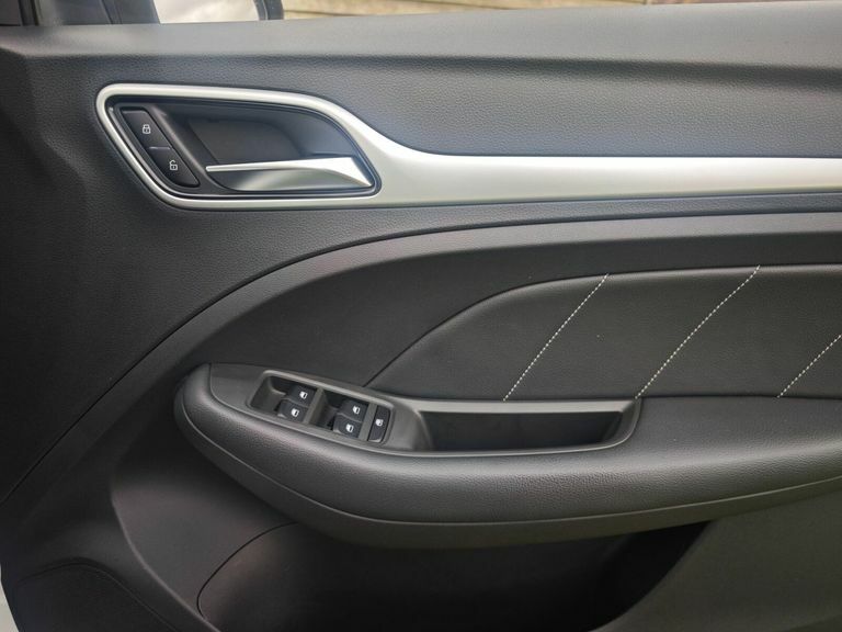 MG ZS Excite Hatchback Blue #26