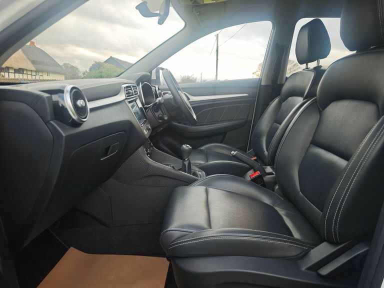 MG ZS Excite Hatchback Blue #13